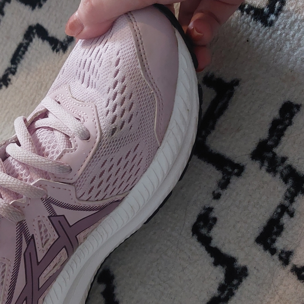 ASICS tennis shoes - Picture 3 of 6